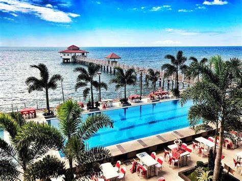 Sophie Red Hotel and Onshore Restaurant .